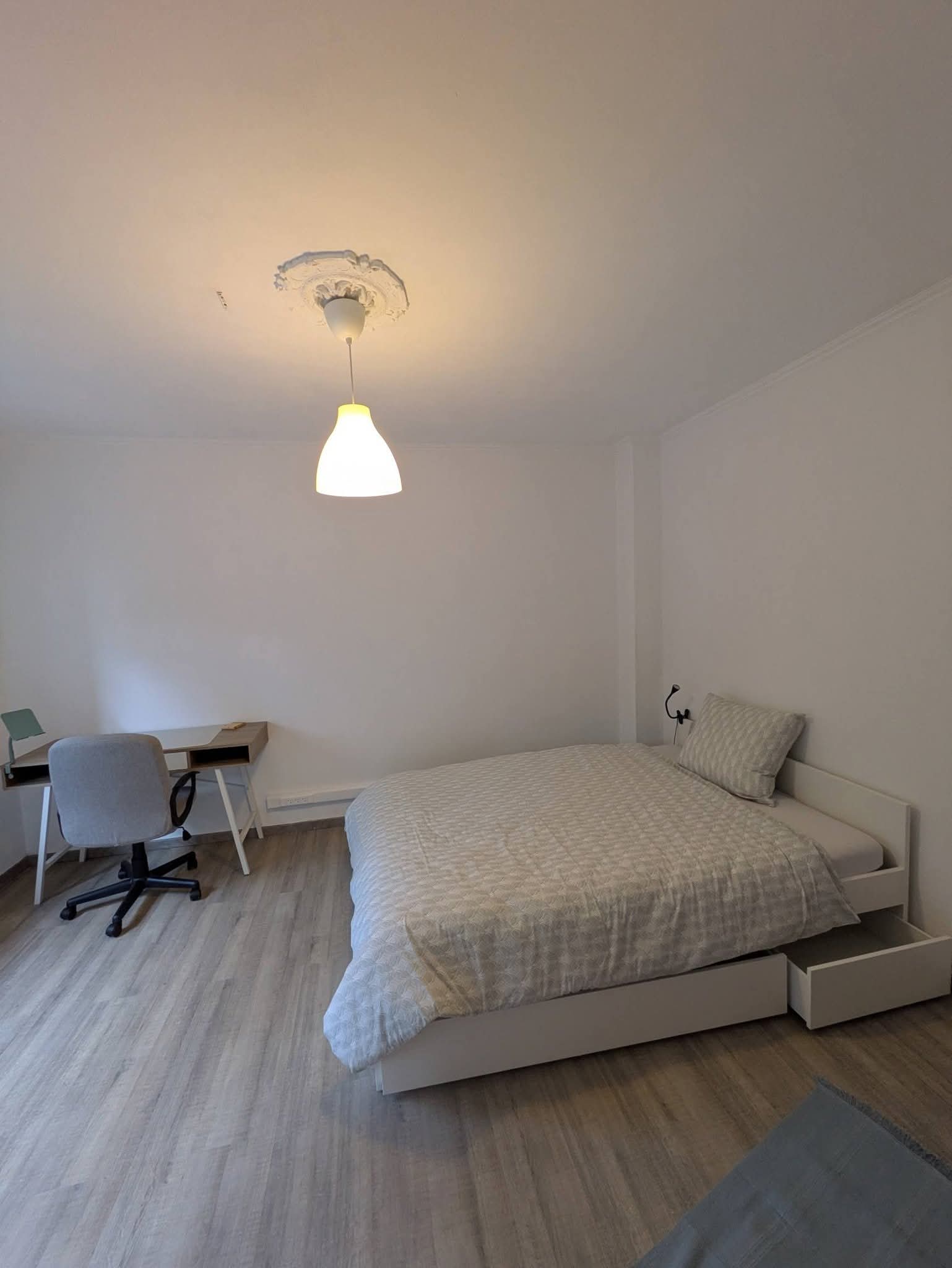 Chambre 1er droite — Logement à louer à Liège