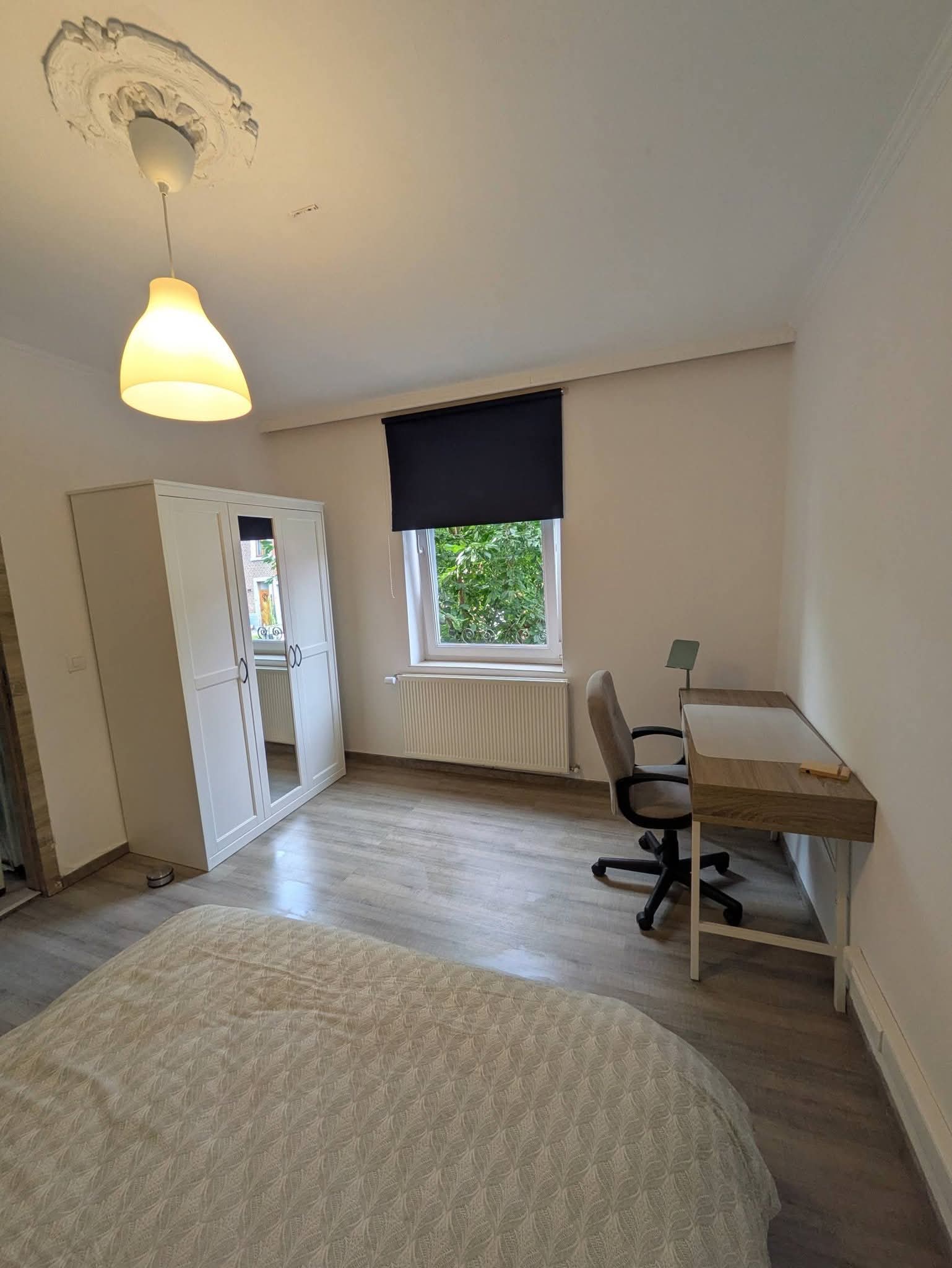 Chambre 1er droite — Logement à louer à Liège