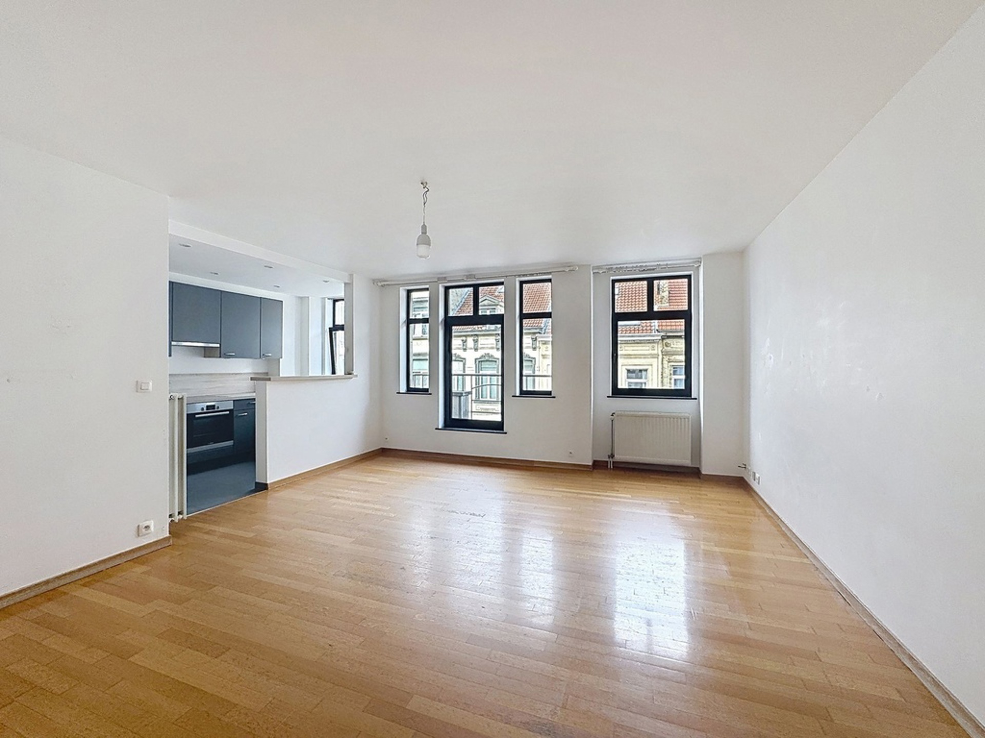appartement 1.300 € Ixelles Rue Maria Malibran 19 - 1050 Ixelles Idéalement situé proche de la Place Flagey et des Etangs d'Ixelles, Bathim vous propose un bel appartement 2 chambres de 101m² à la loc — Appartement à louer à Brussels