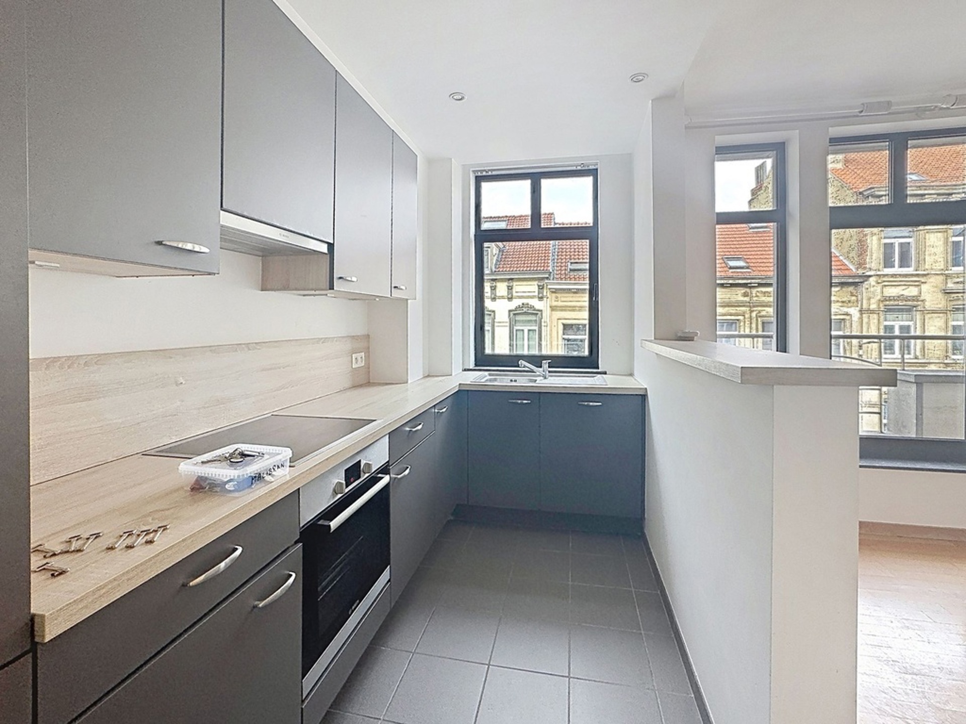 appartement 1.300 € Ixelles Rue Maria Malibran 19 - 1050 Ixelles Idéalement situé proche de la Place Flagey et des Etangs d'Ixelles, Bathim vous propose un bel appartement 2 chambres de 101m² à la loc — Appartement à louer à Brussels