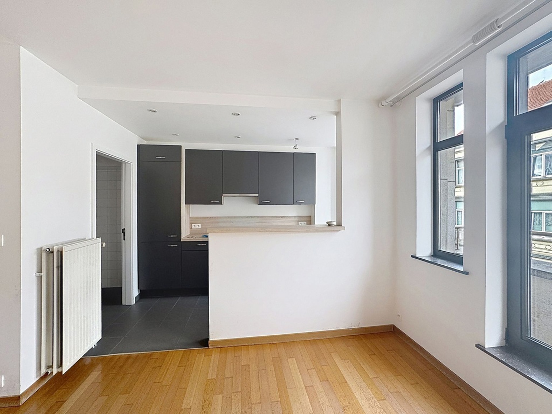 appartement 1.300 € Ixelles Rue Maria Malibran 19 - 1050 Ixelles Idéalement situé proche de la Place Flagey et des Etangs d'Ixelles, Bathim vous propose un bel appartement 2 chambres de 101m² à la loc — Appartement à louer à Brussels