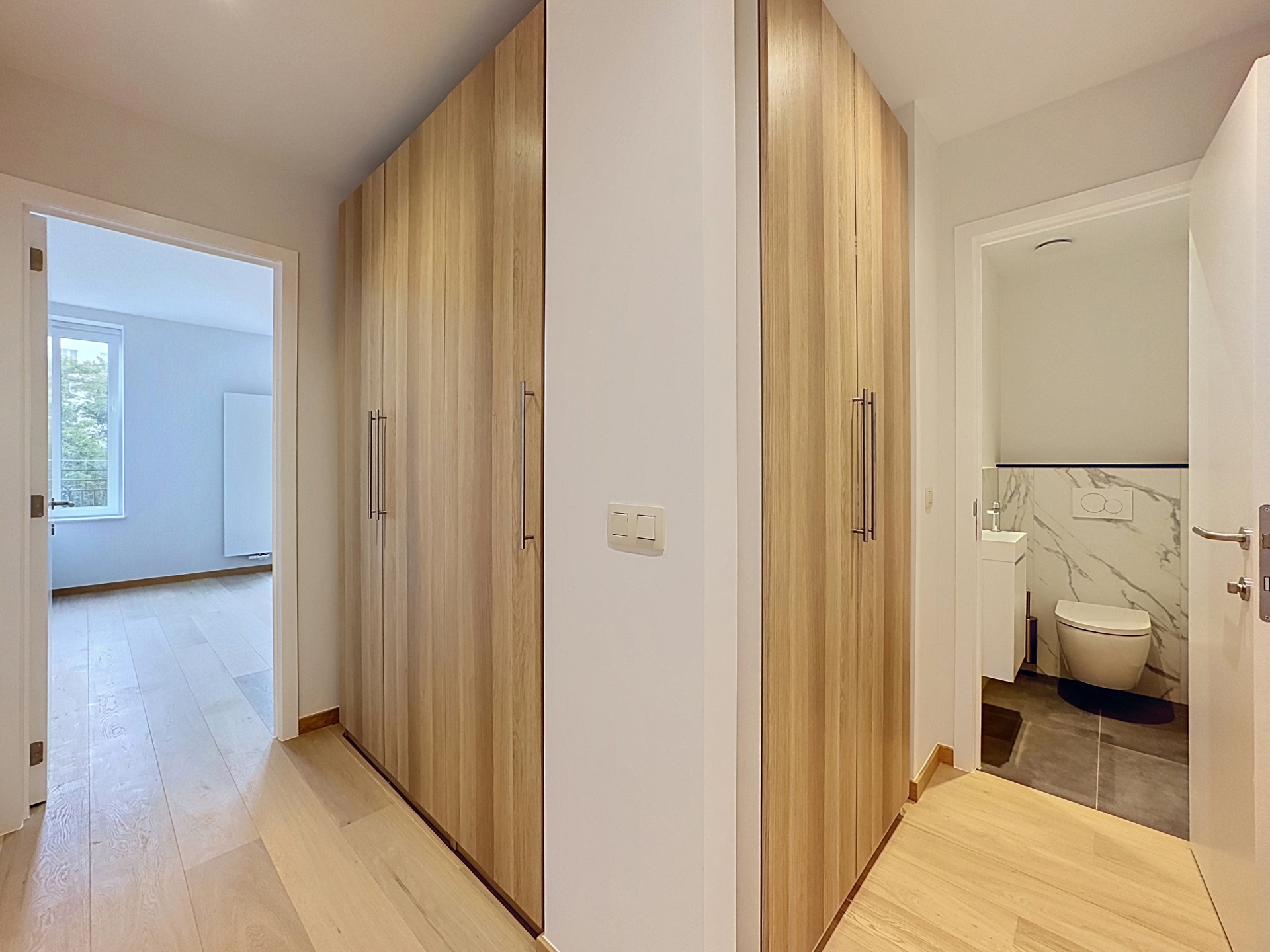 appartement 2.300 € Ixelles Avenue Emile Duray 20 - 1050 Ixelles Bathim & Co vous propose ce superbe appartement entièrement rénové de 128 m², en première occupation après rénovation. Idéalement situé — Appartement à louer à Brussels