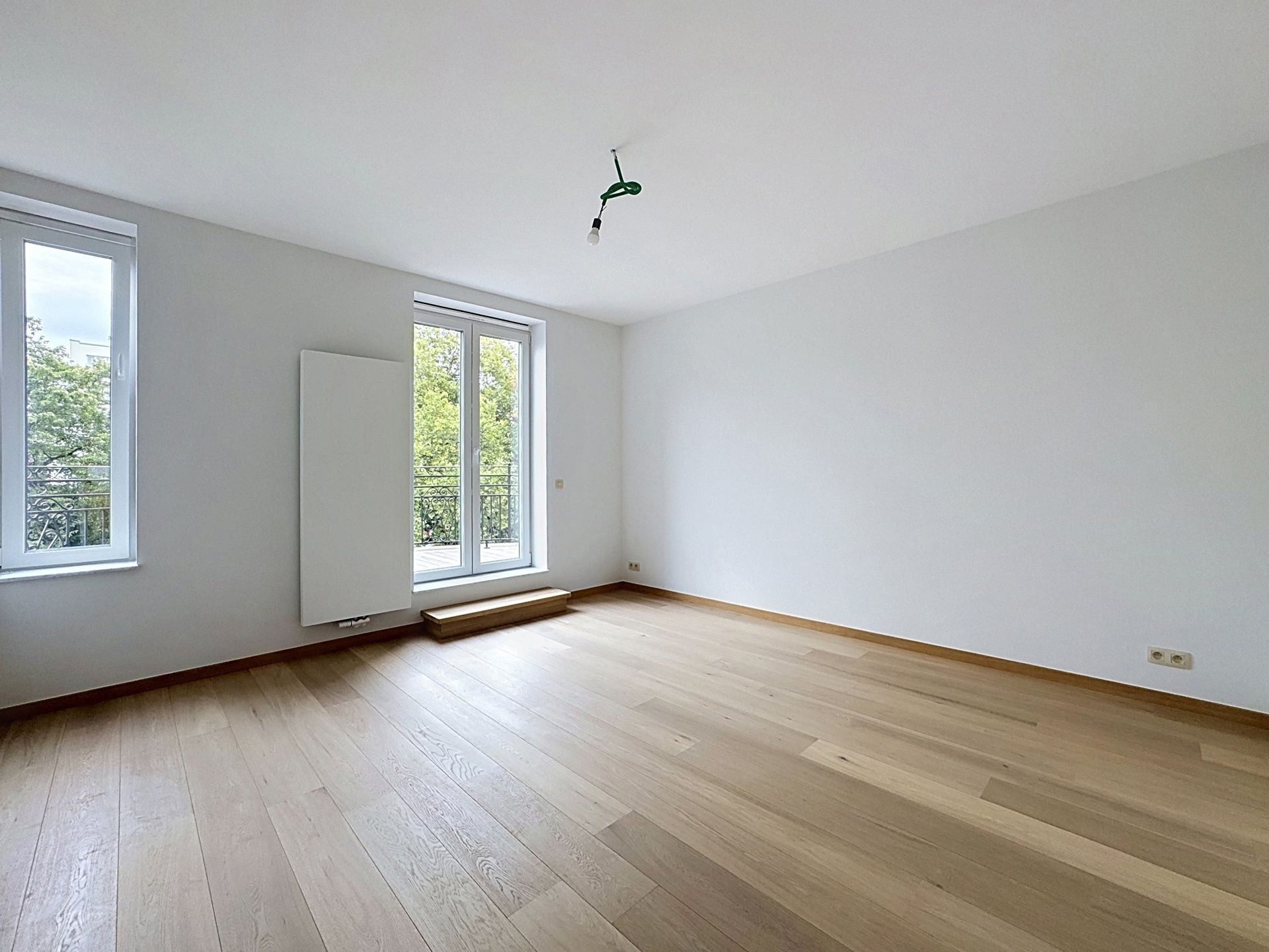 appartement 2.300 € Ixelles Avenue Emile Duray 20 - 1050 Ixelles Bathim & Co vous propose ce superbe appartement entièrement rénové de 128 m², en première occupation après rénovation. Idéalement situé — Appartement à louer à Brussels