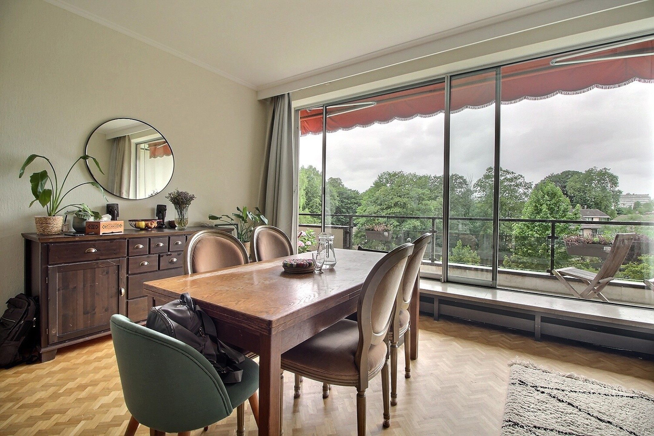 appartement 1.600 € Ixelles Avenue d'Italie 30 - 1050 Ixelles Venez découvrir ce magnifique appartement, Avenue d’Italie, au sein d'un immeuble bien entretenu, dans un quartier calme et vert, sit — Logement à louer à Brussels