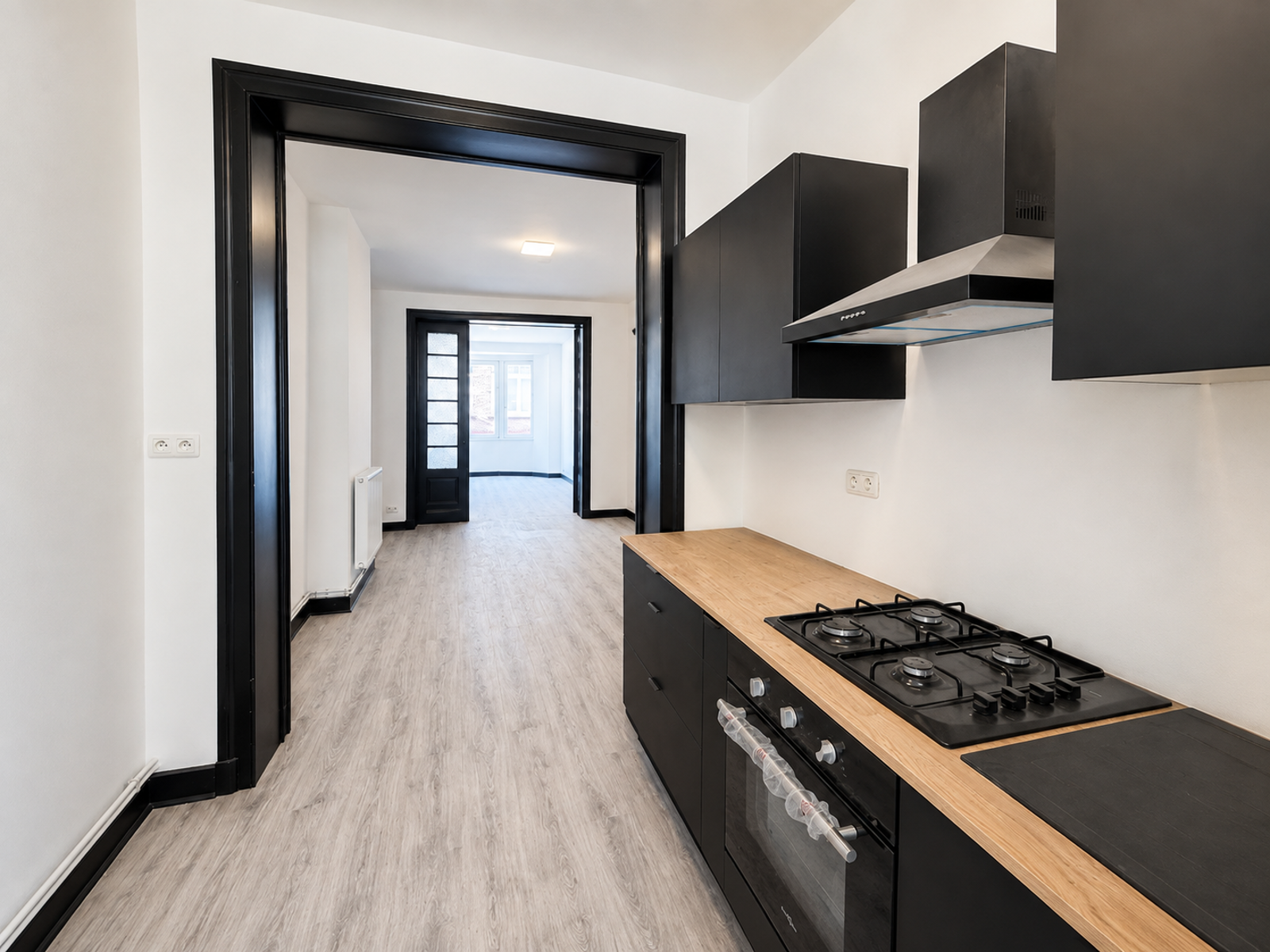 Pieter 16 - Appartement rénové 1 chambre — Appartement à louer à Forest