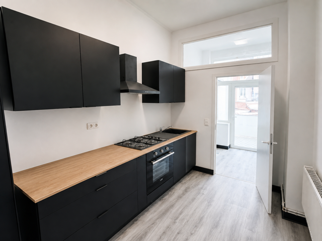 Pieter 16 - Appartement rénové 1 chambre — Appartement à louer à Forest