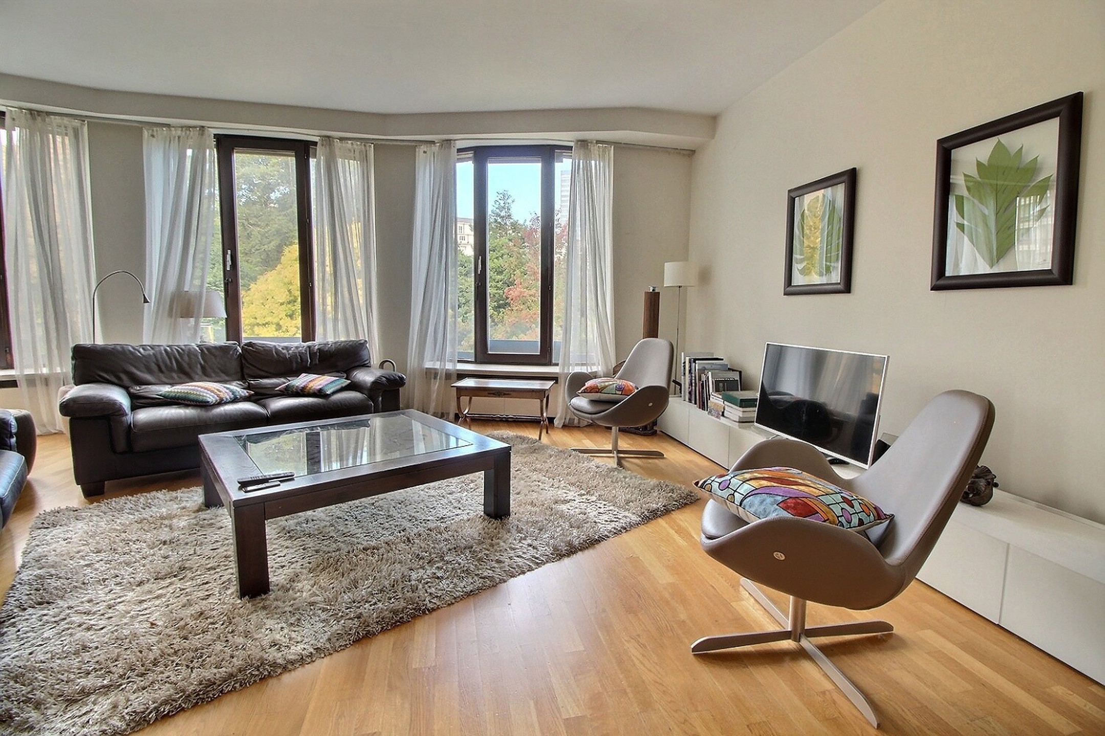 appartement 3.000 € Ixelles Rue de Belle-Vue 24 - 1050 Ixelles JARDIN DU ROI: 2ème étage d'un immeuble de l’architecte André Jacquemin, idéalement situé. Très lumineux, grandes réceptions et magnifiqu — Logement à louer à Brussels