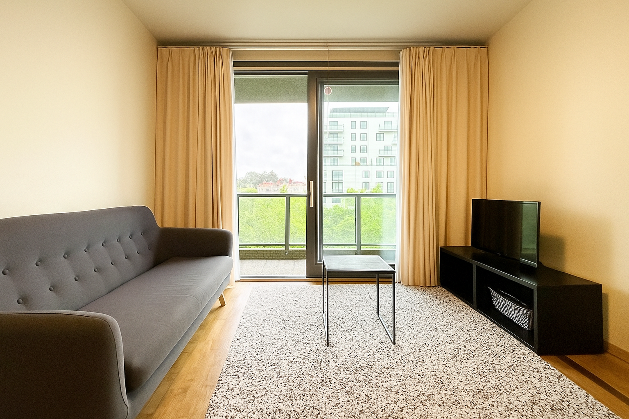 appartement 1.090 € Auderghem Boulevard du Souverain 304 - 1160 Auderghem Val Duchesse | Bathim vous propose un lumineux appartement 1 chambre entièrement meublé et à proximité immédiate des commerces — Logement à louer à Brussels