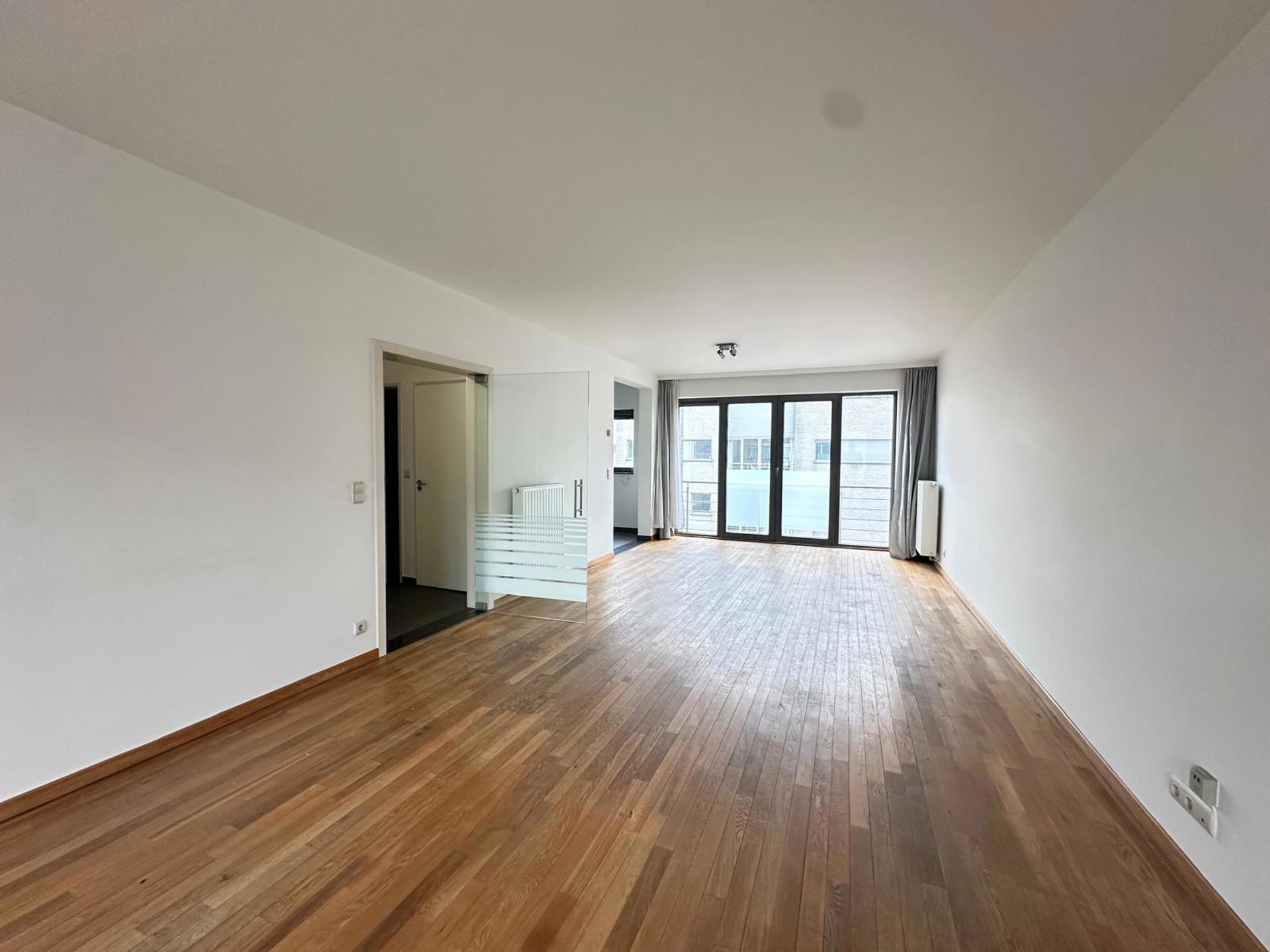 appartement 1.125 € Schaerbeek Boulevard Lambermont 222 - 1030 Schaerbeek **Lumineux appartement 2 chambres avec terrasse** Bathim vous présente ce lumineux appartement de **±100 m² avec terrasse**, s — Appartement à louer à Brussels