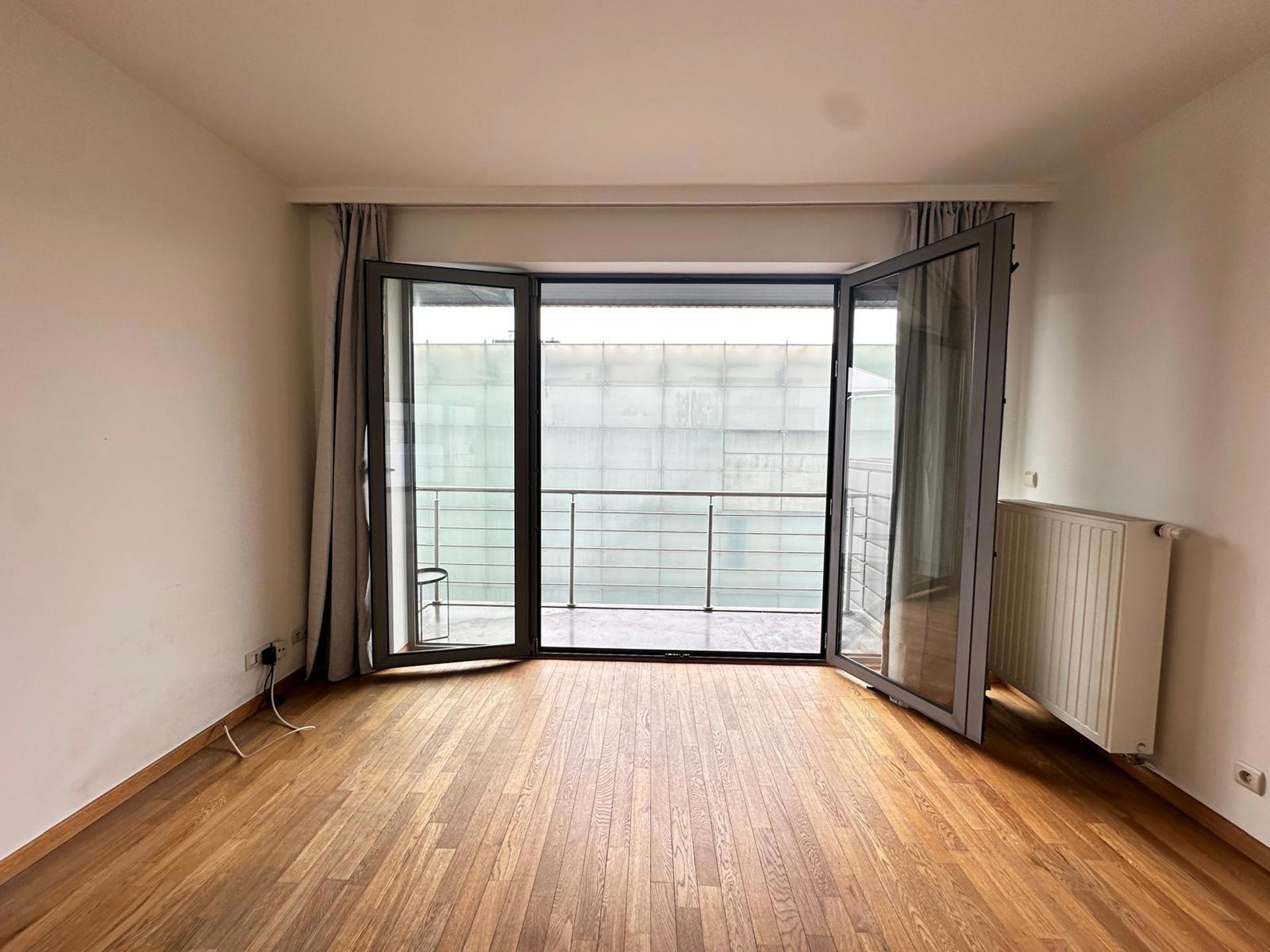 appartement 1.125 € Schaerbeek Boulevard Lambermont 222 - 1030 Schaerbeek **Lumineux appartement 2 chambres avec terrasse** Bathim vous présente ce lumineux appartement de **±100 m² avec terrasse**, s — Appartement à louer à Brussels