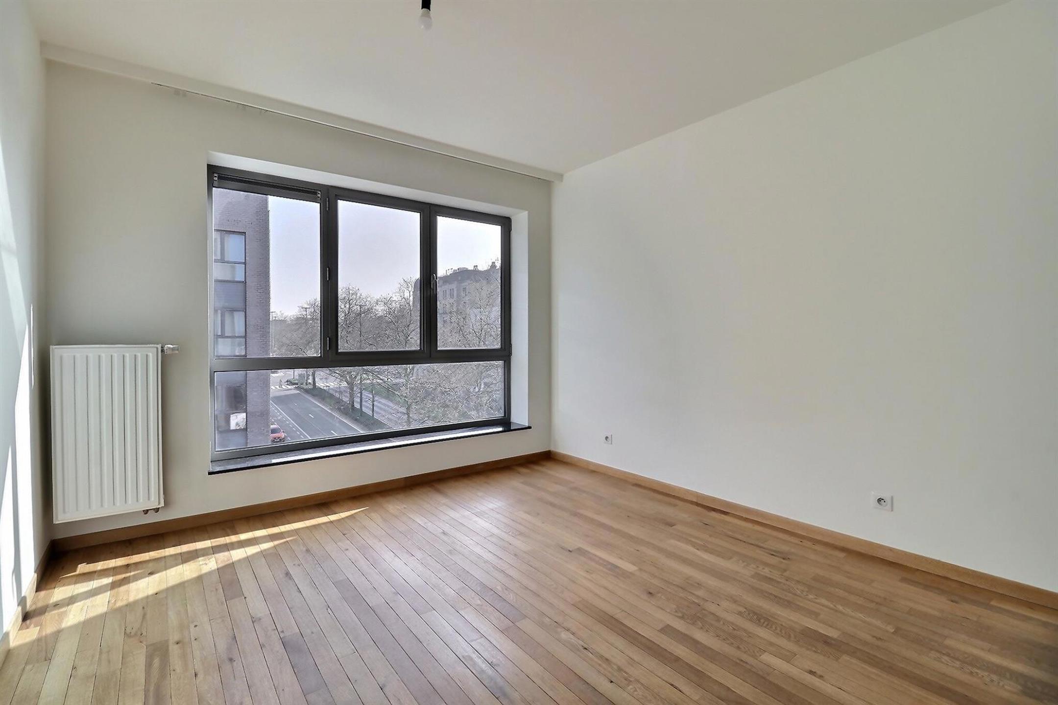 appartement 1.125 € Schaerbeek Boulevard Lambermont 222 - 1030 Schaerbeek **Lumineux appartement 2 chambres avec terrasse** Bathim vous présente ce lumineux appartement de **±100 m² avec terrasse**, s — Appartement à louer à Brussels