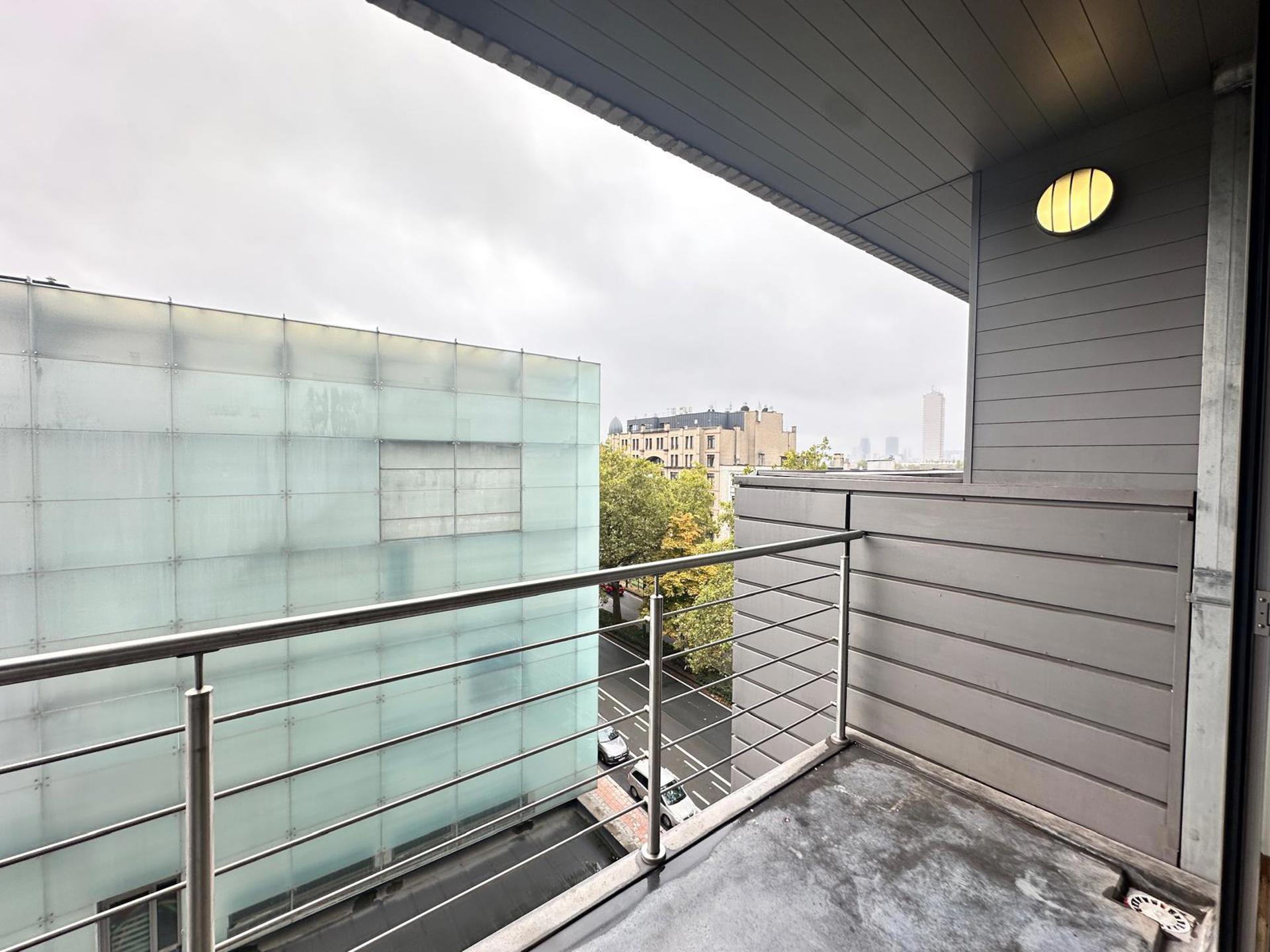 appartement 1.125 € Schaerbeek Boulevard Lambermont 222 - 1030 Schaerbeek **Lumineux appartement 2 chambres avec terrasse** Bathim vous présente ce lumineux appartement de **±100 m² avec terrasse**, s — Appartement à louer à Brussels