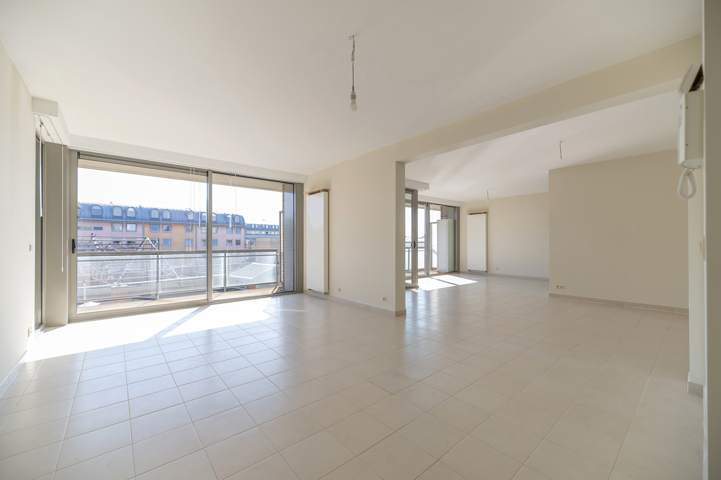 Splendide Appartement 3 Chambres + bureau — Appartement à louer à Etterbeek