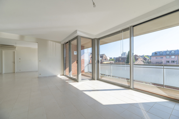 Splendide Appartement 3 Chambres + bureau — Appartement à louer à Etterbeek