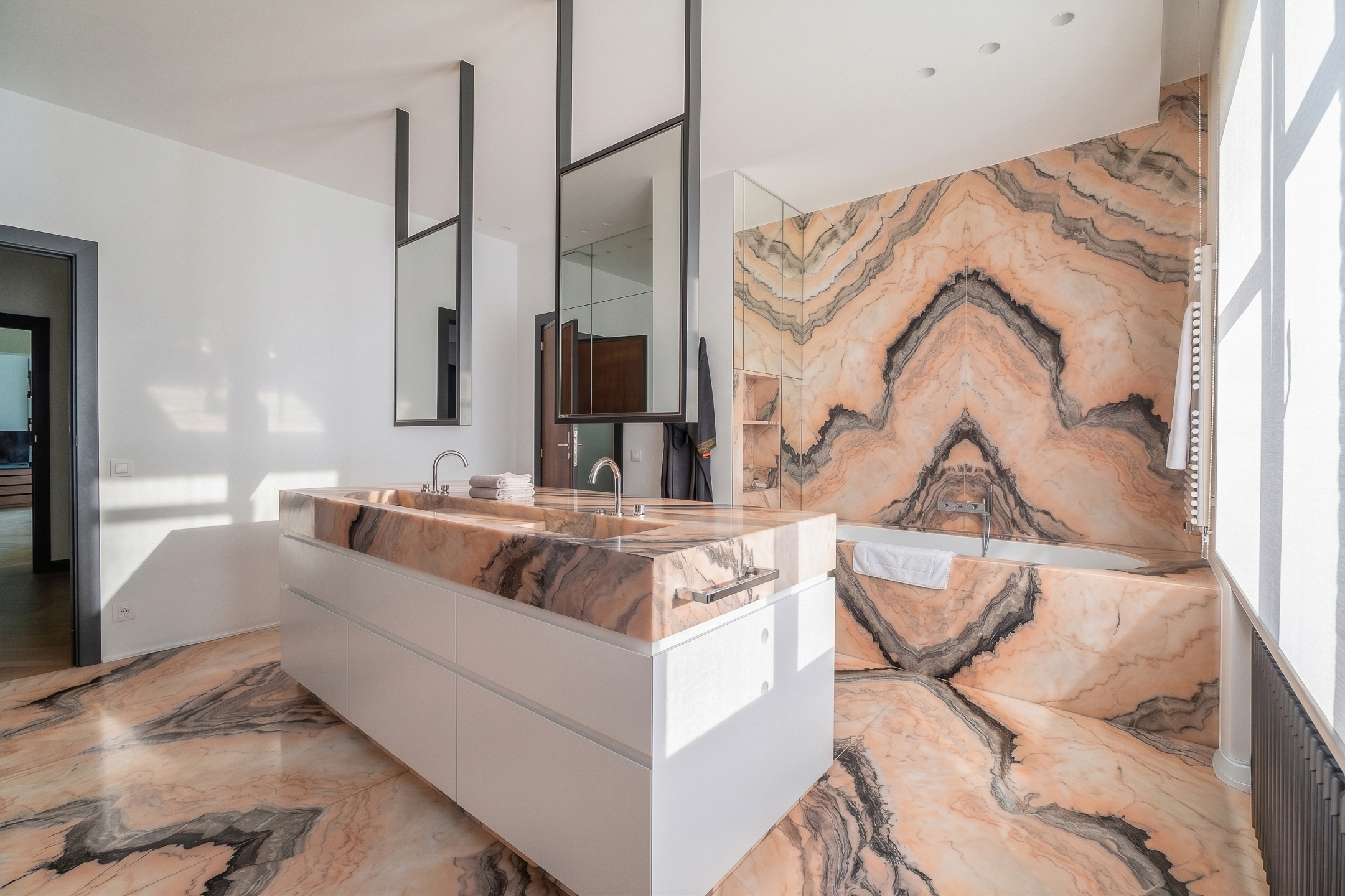 maison 9.000 € Rhode-Saint-Genèse Avenue des Trembles 11 - 1640 Rhode-Saint-Genèse Rhode-Saint-Genèse | Somptueuse villa Art Déco rénovée | ±790 m² | 5 chambres À la lisière de la Forêt de Soignes, da — Maison à louer à Brussels