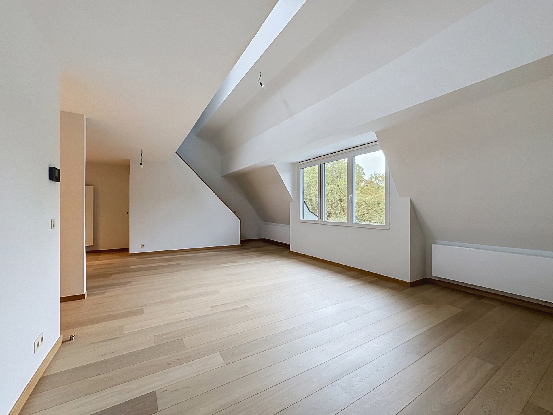 appartement 2.300 € Ixelles Avenue Emile Duray 20 - 1050 Ixelles Bathim & Co vous propose ce superbe appartement entièrement rénové de 140 m², en première occupation après rénovation. Situé avenue Émi — Appartement à louer à Brussels