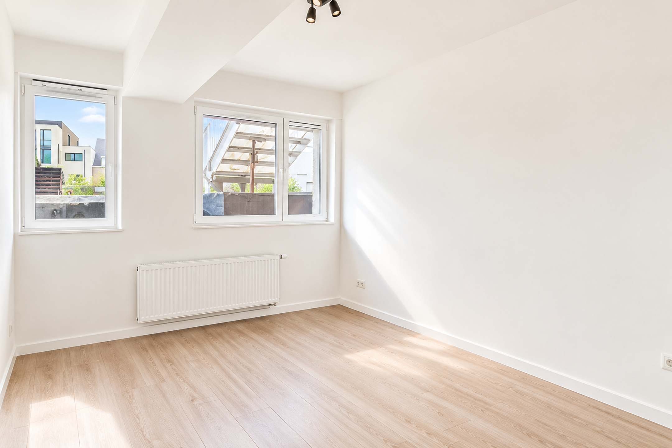 appartement 1.280 € Bruxelles Rue Stéphanie 104 - 1020 Bruxelles EEB4 | Bathim vous présente cette lumineuse maison 2 chambres + jardin, située en plein coeur d'une résidence de 2022 et au calme. Elle — Maison à louer à Brussels