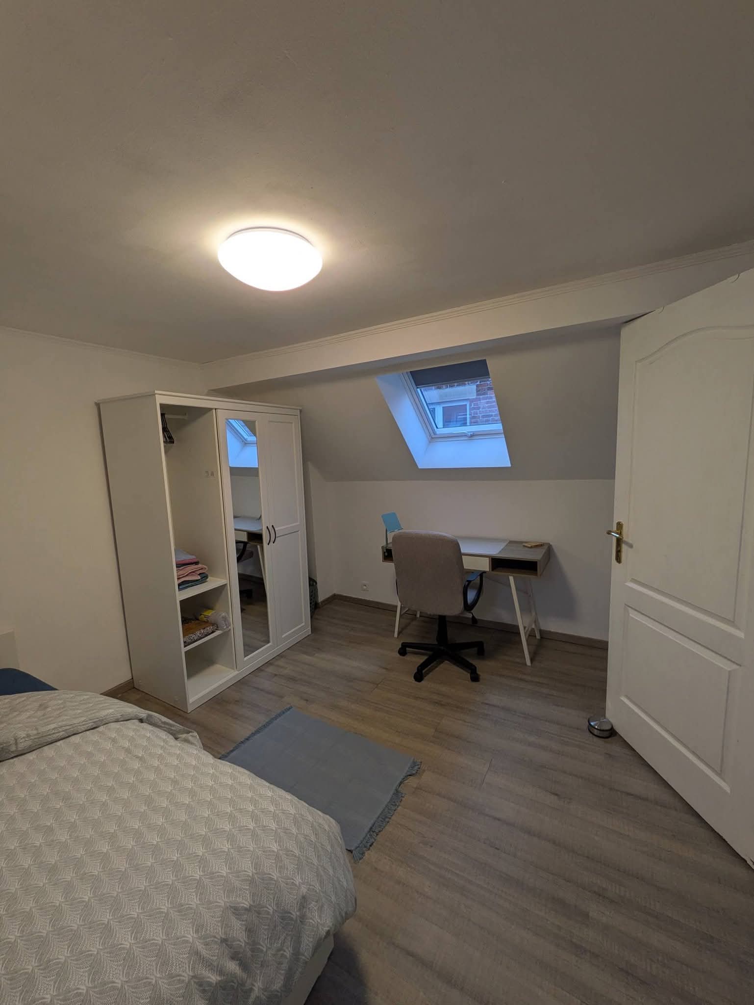 Chambre 2ème droite — Logement à louer à Liège