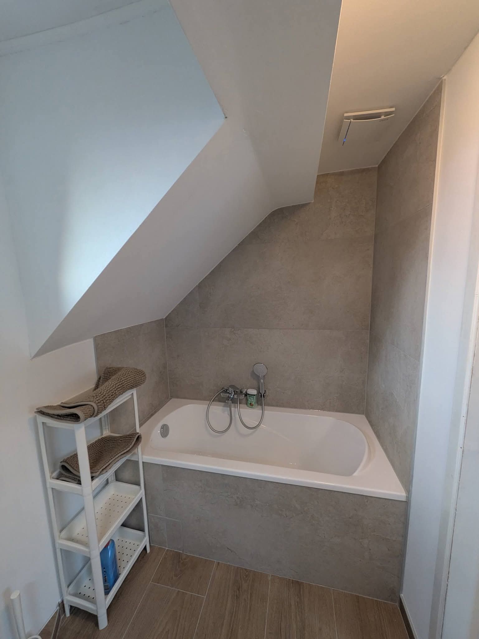 Chambre 2ème gauche — Logement à louer à Liège