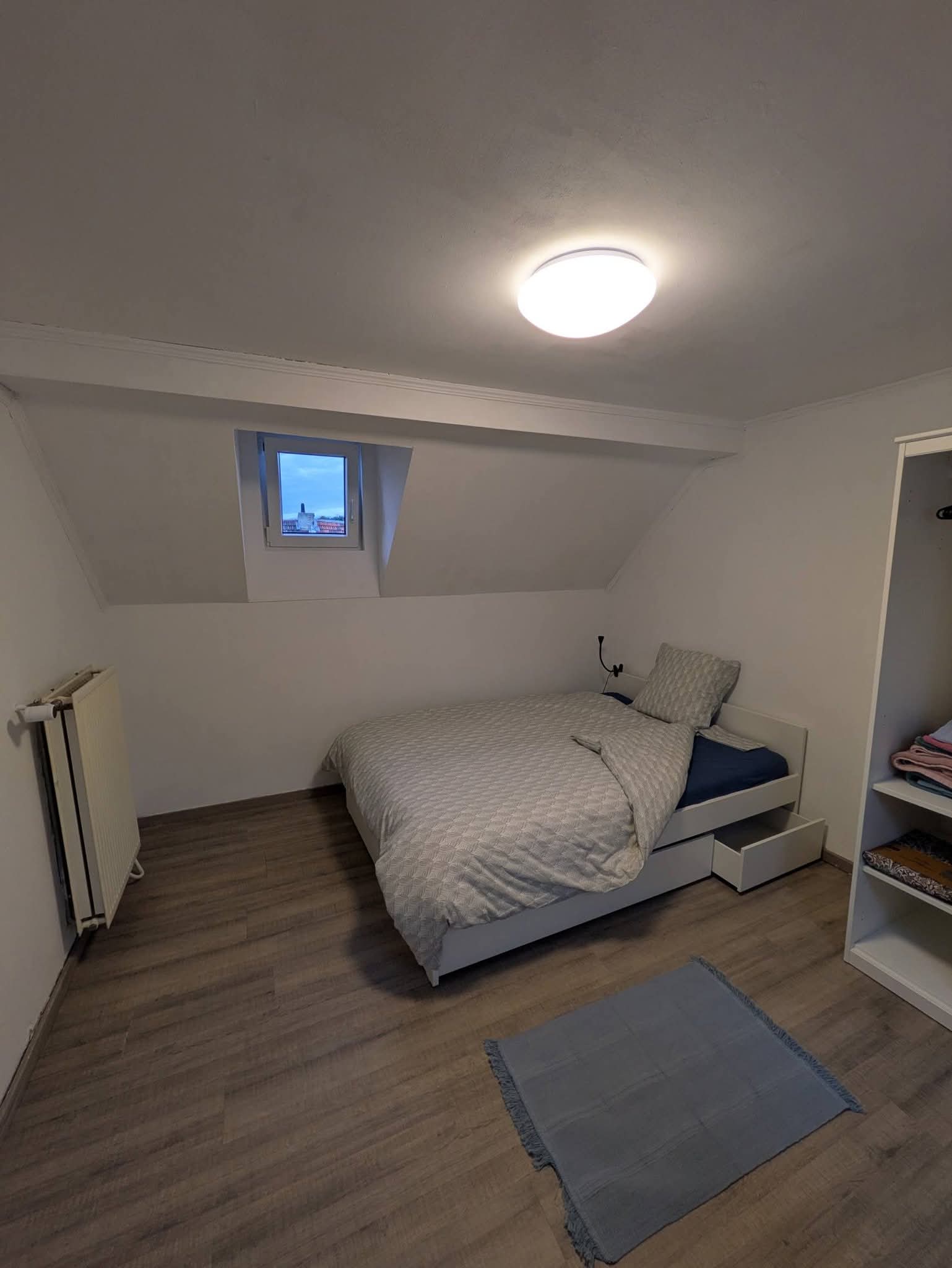 Chambre 2ème droite — Logement à louer à Liège