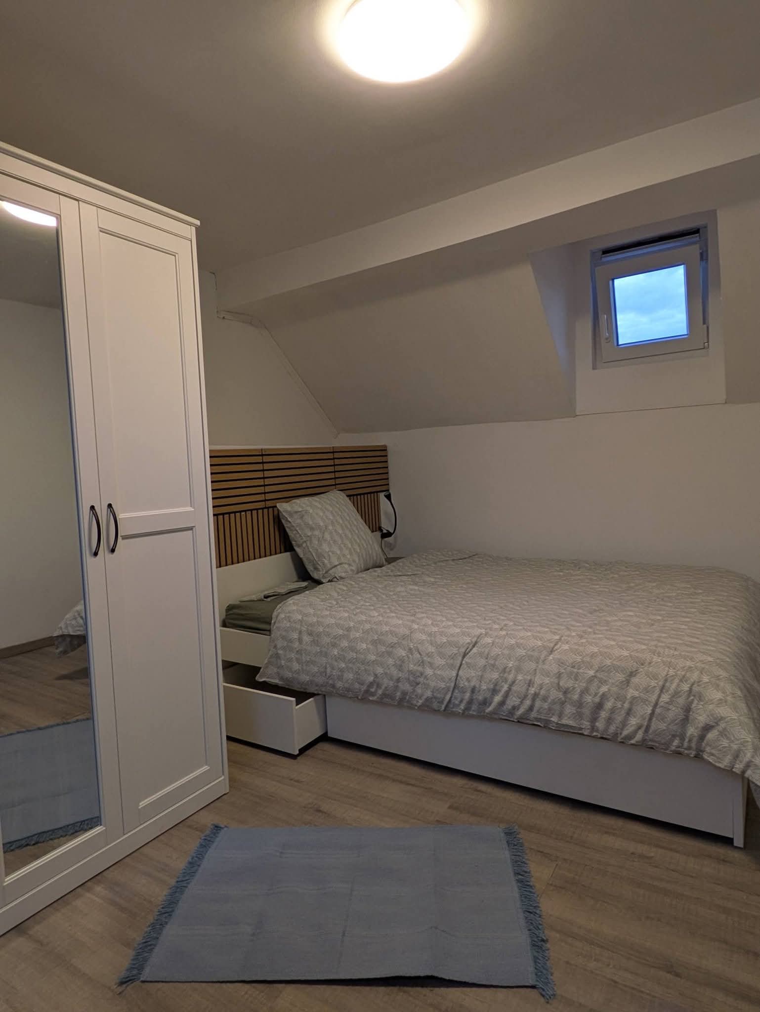 Chambre 2ème gauche — Logement à louer à Liège