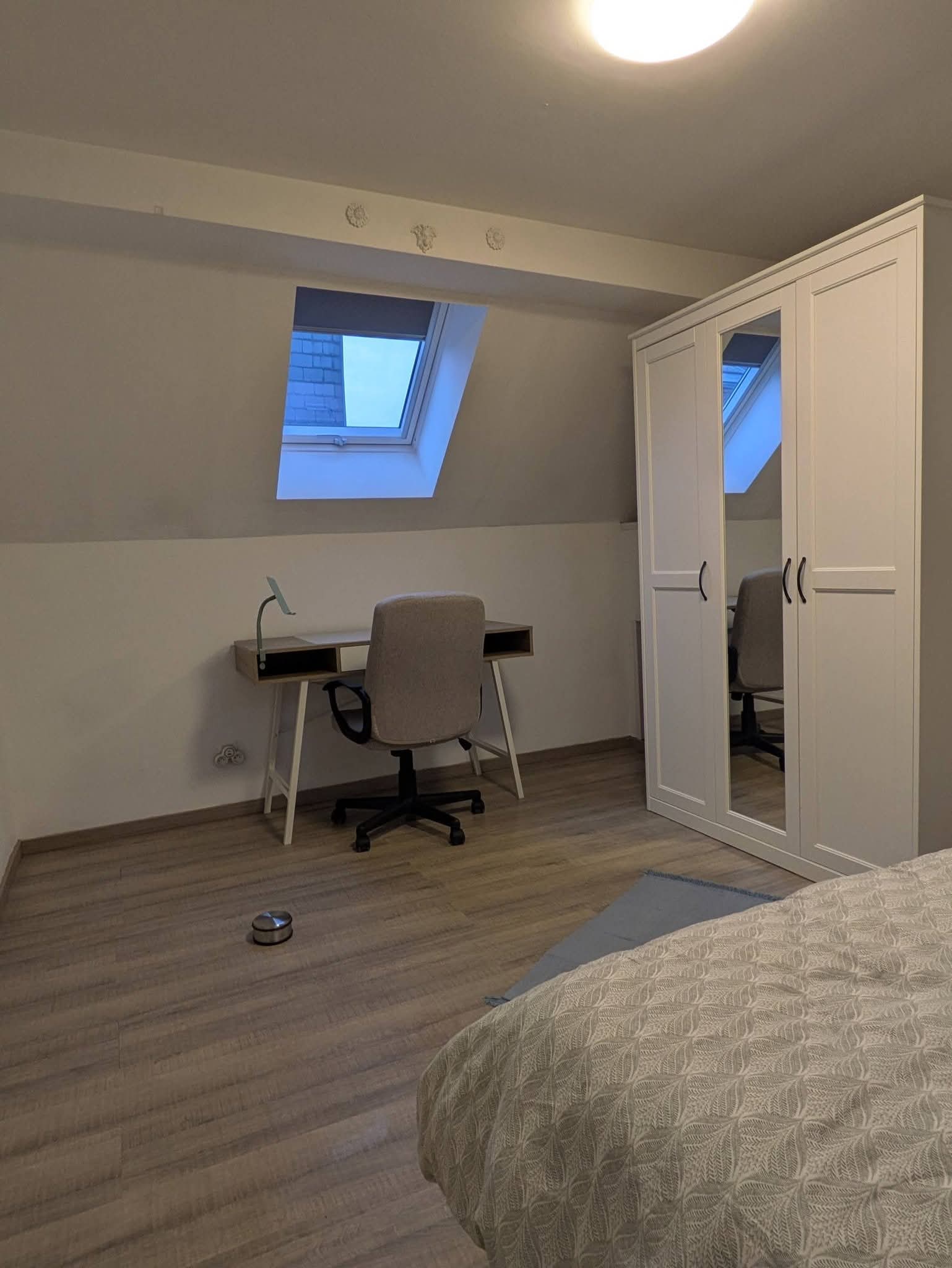 Chambre 2ème gauche — Logement à louer à Liège