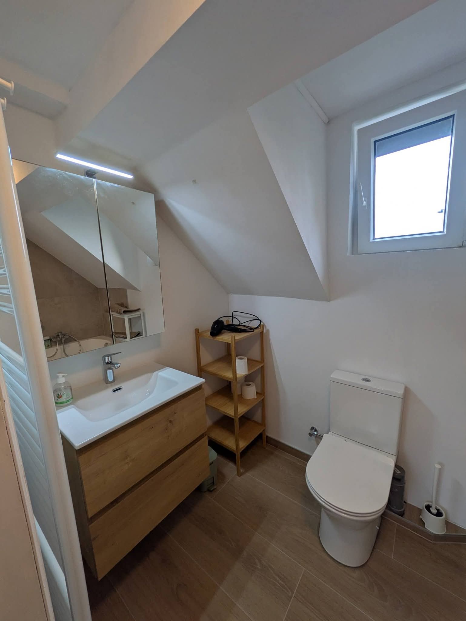 Chambre 2ème droite — Logement à louer à Liège