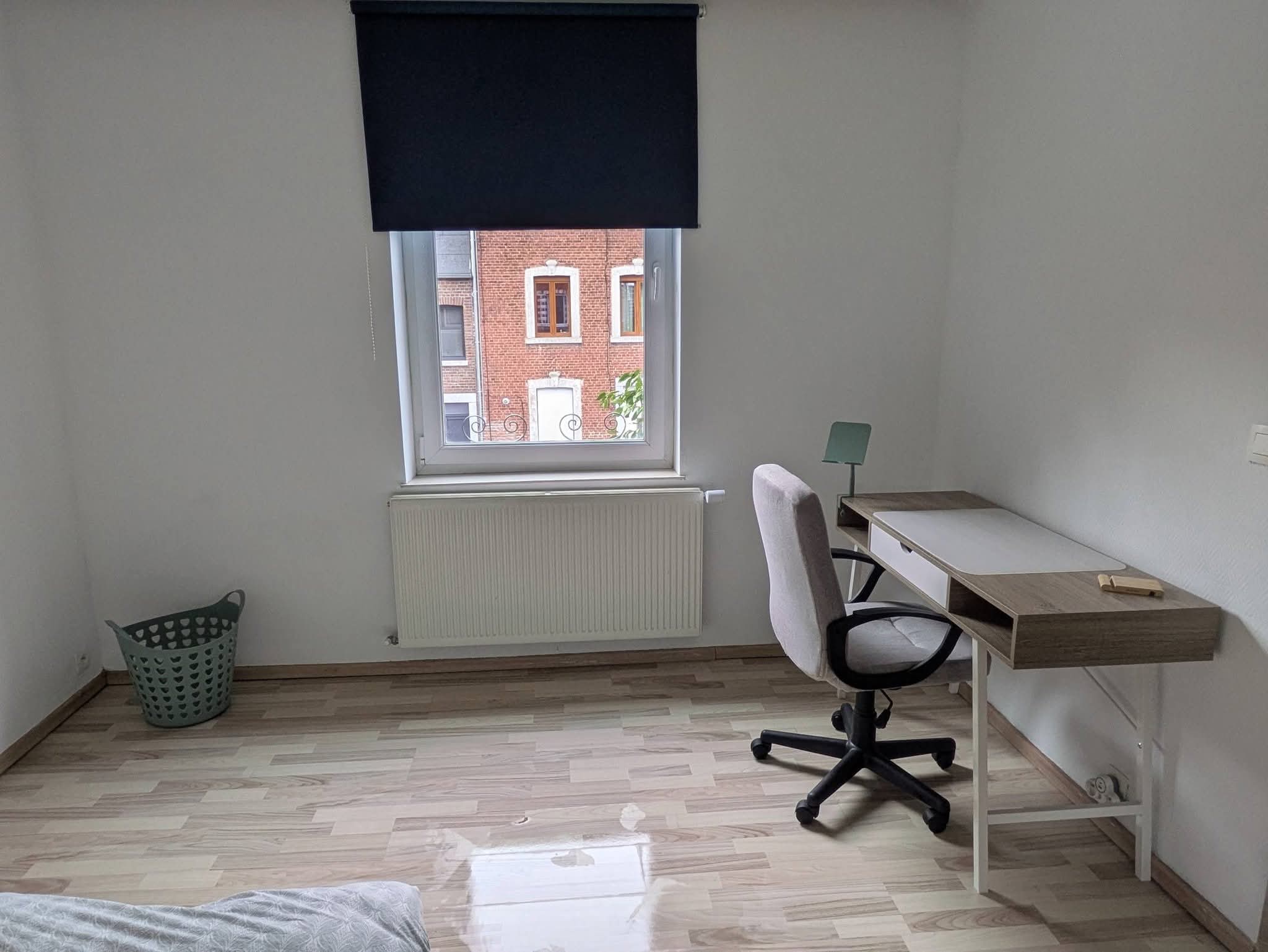Chambre 1er gauche — Logement à louer à Liège